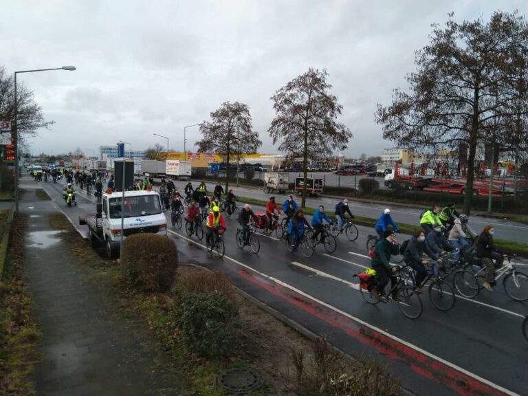 Fahrrad Demo gegen Neubau A33 Nord!