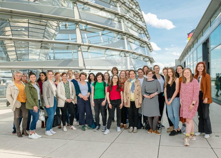 Junge Frauen in die Politik!