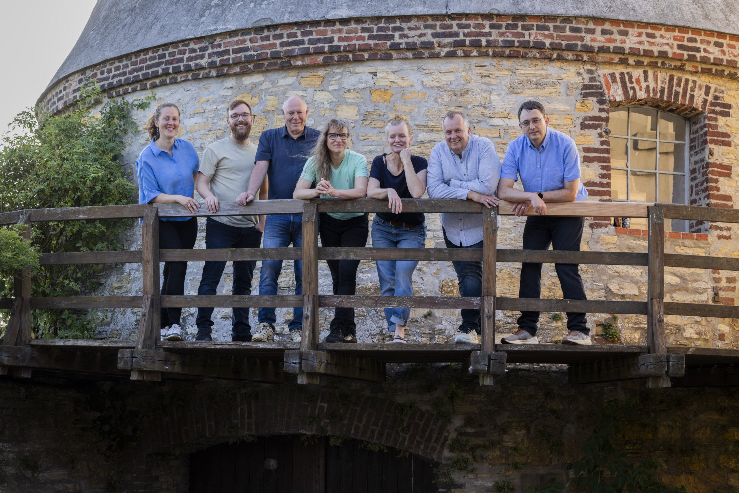 Die Kandidierenden der Grünen Wallenhorst vor der Lechtinger Mühle