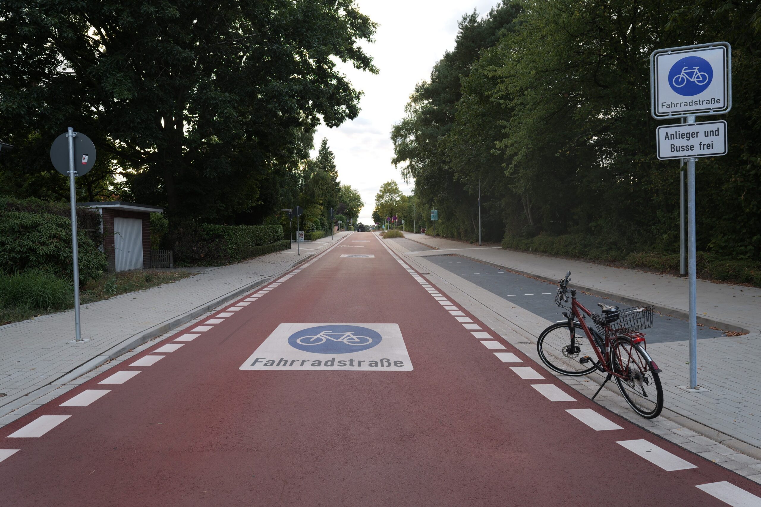 Die Maria-Montessori-Straße in Wallenhorst - ein gutes Beispiel für Radinfrastruktur